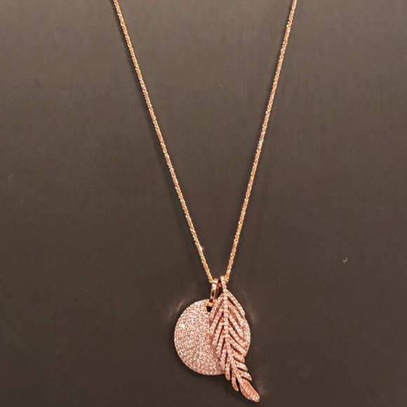 Pave cz round pendant and feather in rose gold, - Picture 2 of 3